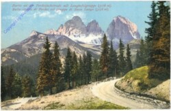 Dolomiti (Dolomiten), Partie an der Pordoijochstrasse mit Langkofelgruppe