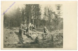 Drei Männer im Wald