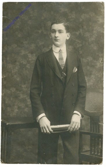 Mann stehend