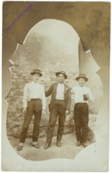 ak206380 Drei Männer