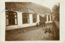 Gruppenfoto, Ausgang eines Lokals