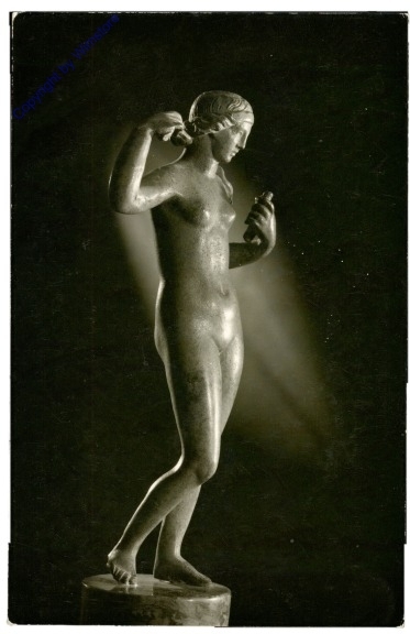 ak206535 Stehende Dame