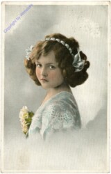 Mädchen mit Haarschmuck