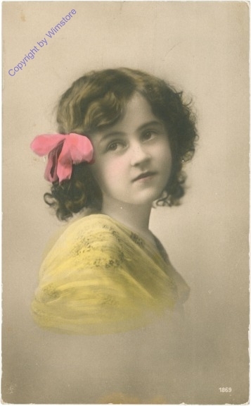 Mädchen mit Schleife
