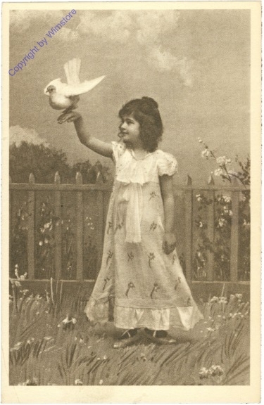Mädchen mit Taube