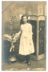 Mädchen stehend