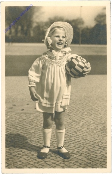 Mädchen mit Ball