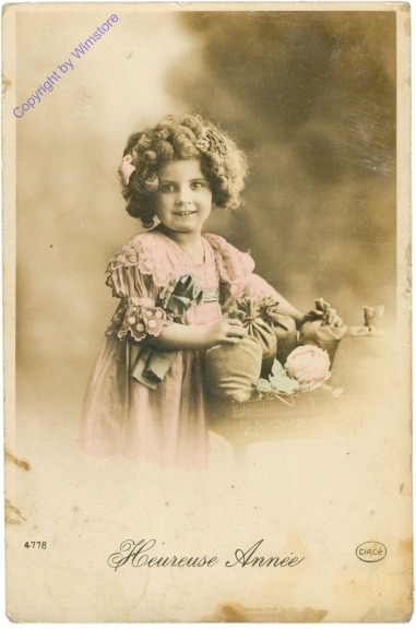 Mädchen mit Spielsachen