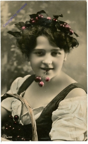 Mädchen mit Kirschen