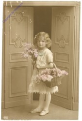 Mädchen mit Blumen