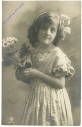 ak207332 Mädchen mit Blumen