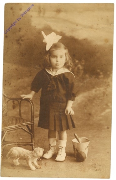 Mädchen mit Stofftier