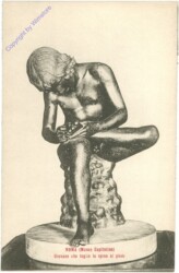 Giovane che toglie la spina al piede