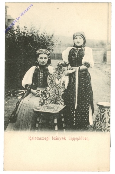 ak208672 Kalotaszegi leanyok ünneplöben