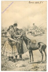 Pärchen in Tracht mit Fohlen