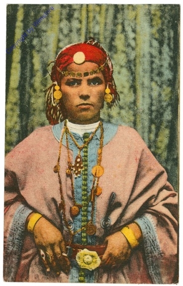 ak208818 Jeune femme Marocaine