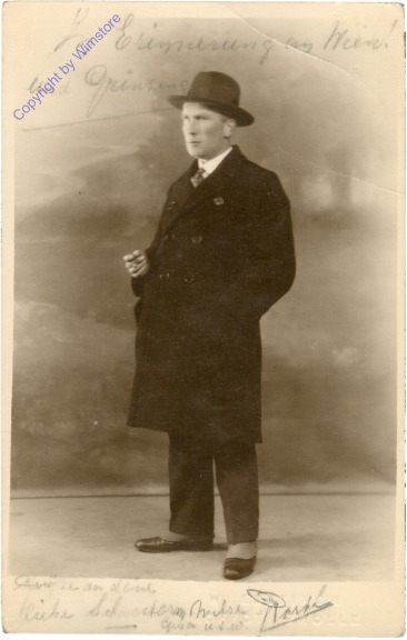 Mann raucht