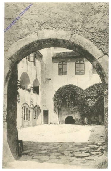 Traismauer, Schlosshof