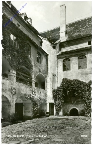 Traismauer, Schlosshof