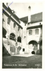 Traismauer, Schlosshof
