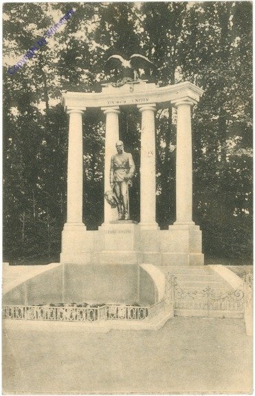ak211967 Wiener Neustadt, Kaiser Franz Josefs-Denkmal im Akademie-Park