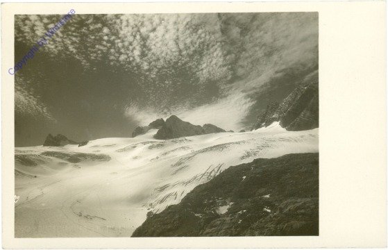 ak212221 Großglockner, Wolkenstimmung am Karl-Eisfeld