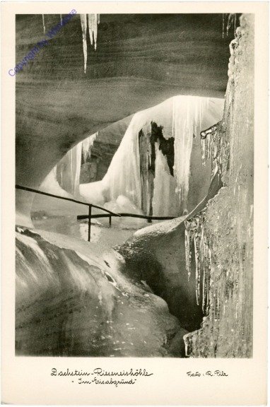 Dachstein-Rieseneishöhle, Im Eisabgrund