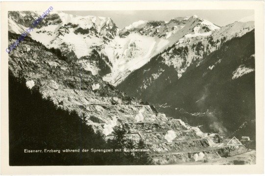 Eisenerz, Erzberg während der Sprengzeit mit Reichenstein