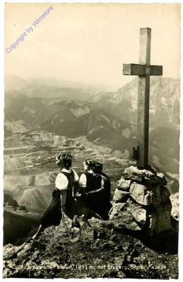 Eisenerz, Gipfelkreuz am Polster mit Erzberg