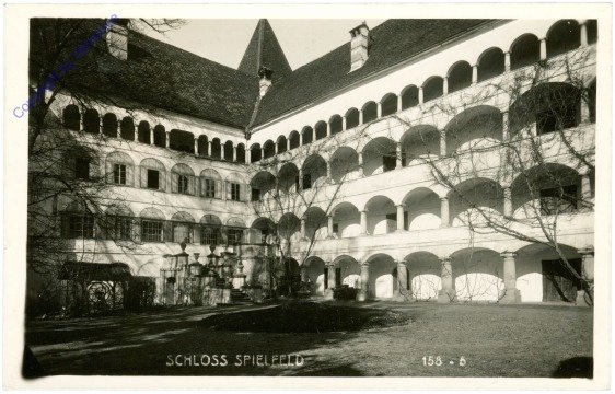 Spielfeld, Schloss