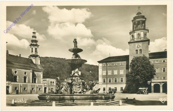 ak214649 Salzburg, Residenzbrunnen und Glockenspiel