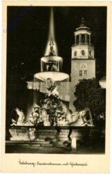 Salzburg, Residenzplatz, Brunnen mit Glockenspiel
