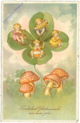 Musizierende Kinder auf Kleeblatt und Pilzen