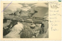 Verschneite Brücke