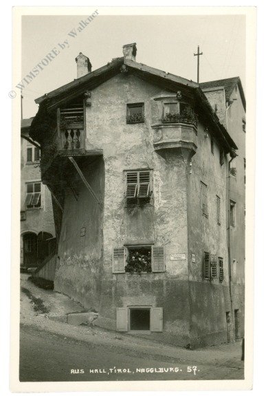 Hall, Naglburg