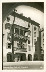 Innsbruck, Goldenes Dachl mit Pflatzbrünnl