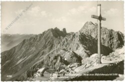 Innsbruck, Nordkettenbahn, Blick vom Hafelekargipfel auf Bergstation