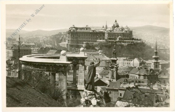 Budapest, Gellert-Denkmal mit der kgl. Burg