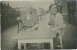 Zwei Damen
