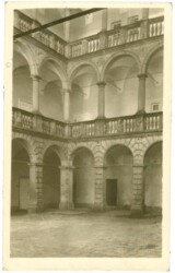 ak217063 Ivanovice na Hane, Nadvori zamku