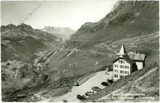 Klausenpasshöhe, Hotel gegen das Schächental und Uriotstock