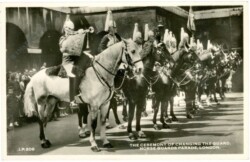 London, The ceremony of changing the guard
