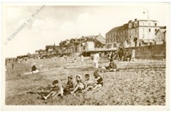 ak217516 Luc-sur-Mer, La Plage