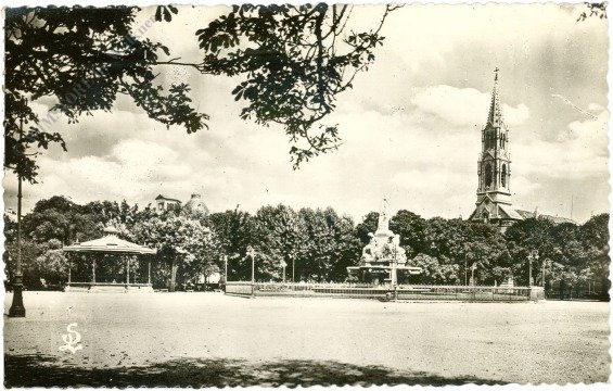 Nimes, L'Esplanade et la Fonaine Pradier