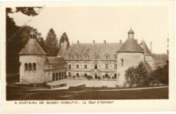 Chateau de Bussy-Rabutin, La Cour d'Honneur