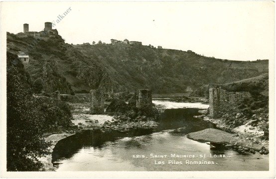 ak217538 Saint Maurice, Les Piles Romaines