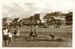 ak217544 Luc-sur-Mer, La plage