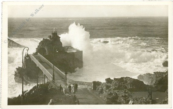 Biarritz, Le Rocher de la Vierge par tempete