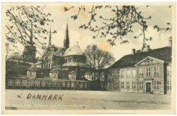 Rosthilde, Palae et med Domkirchen
