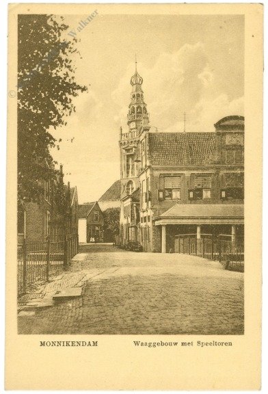 Monnikendam, Waaggebouw met Spelltoren